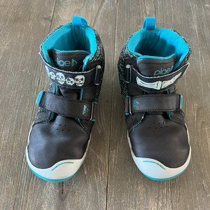 Plae Sneaker Youth Size 13